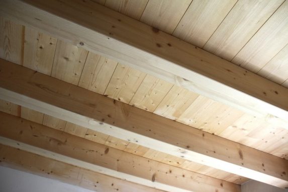 plafond bois - rénovation de maison pau